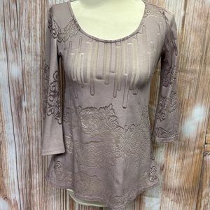 Gimmicks by BKE Sheer Gauze Top‎